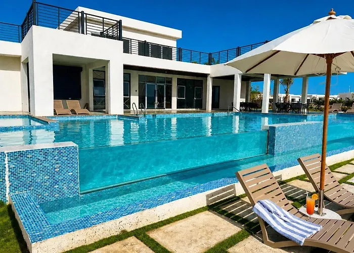Private 2 Pools 2 3 Balconies *
