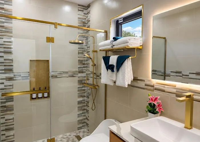 Private 2 Pools 2 3 Balconies *